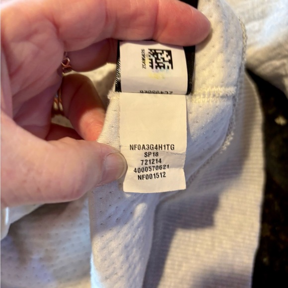 ⭐️The North Face Light Gray Hooded Pullover Sweatshirt w/Large Kangaroo Pocket⭐️ - Picture 13 of 13